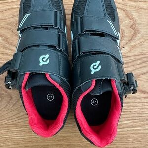 Black Cycling Shoes with Red Interior